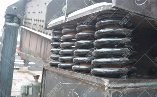 選擇振動(dòng)給料機(jī)時(shí)應(yīng)注意的技術(shù)問(wèn)題是什么?