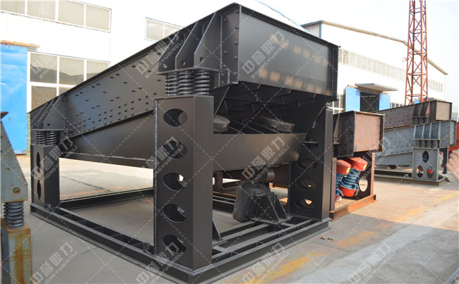 選擇振動(dòng)給料機(jī)時(shí)應(yīng)注意的技術(shù)問(wèn)題是什么?