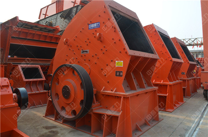 在石料生產線上的可逆錘式破碎機