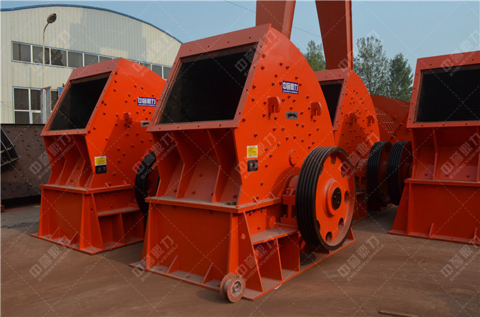 在石料生產線上的可逆錘式破碎機