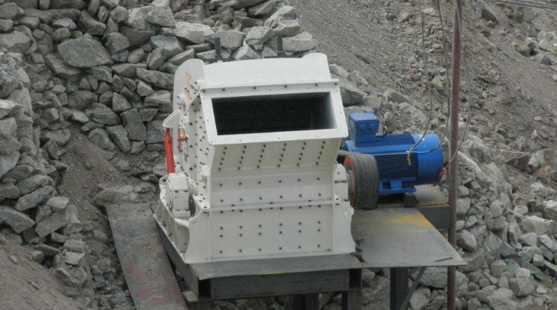 反擊式破碎機開機前檢查不能松懈