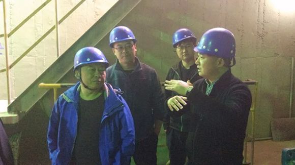 湖北京蘭集團(tuán)領(lǐng)導(dǎo)蒞臨中譽(yù)鼎力環(huán)保砂石料生產(chǎn)現(xiàn)場(chǎng)考察