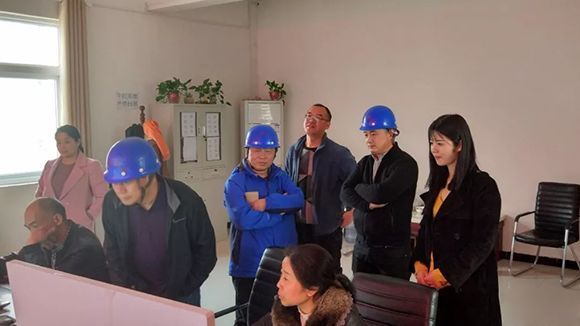 湖北京蘭集團(tuán)領(lǐng)導(dǎo)蒞臨中譽(yù)鼎力環(huán)保砂石料生產(chǎn)現(xiàn)場(chǎng)考察