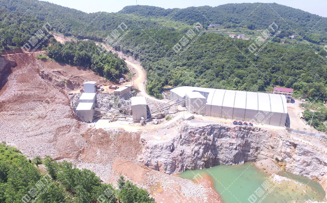 石灰石制砂生產(chǎn)線現(xiàn)場(chǎng)